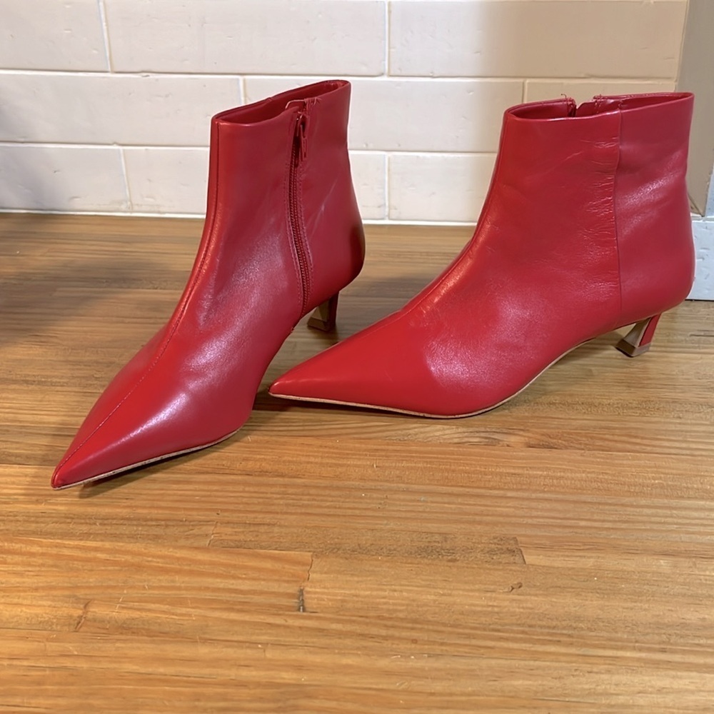 NWOB Gianni Bini Booties Red Leather Georgina Pointed Toe Kitten Heels Size 8.5 - Picture 2 of 8